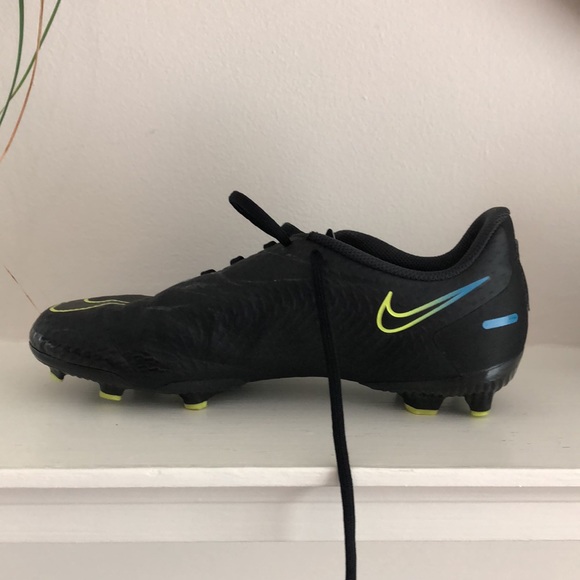 Nike Phantom 6 youth Soccer shoes worn twice - Picture 9 of 13